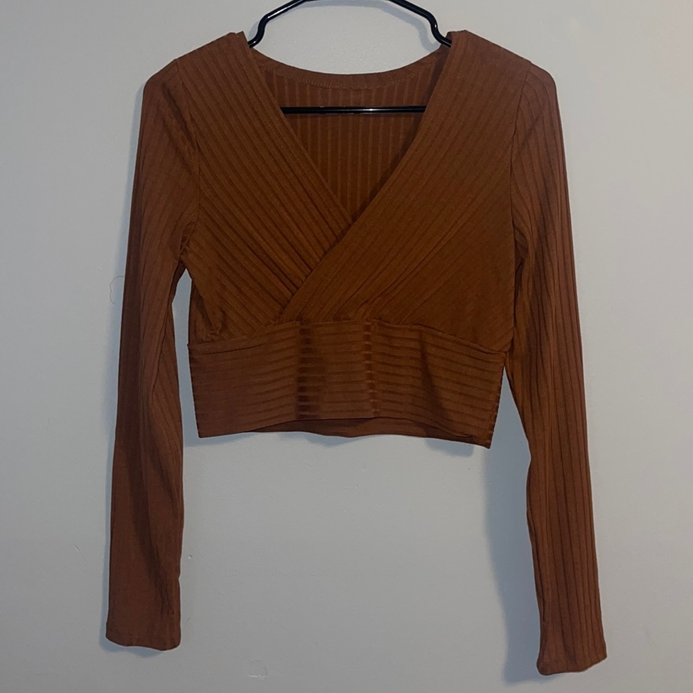Forever 21 brown V-neck cropped long sleeve top size medium